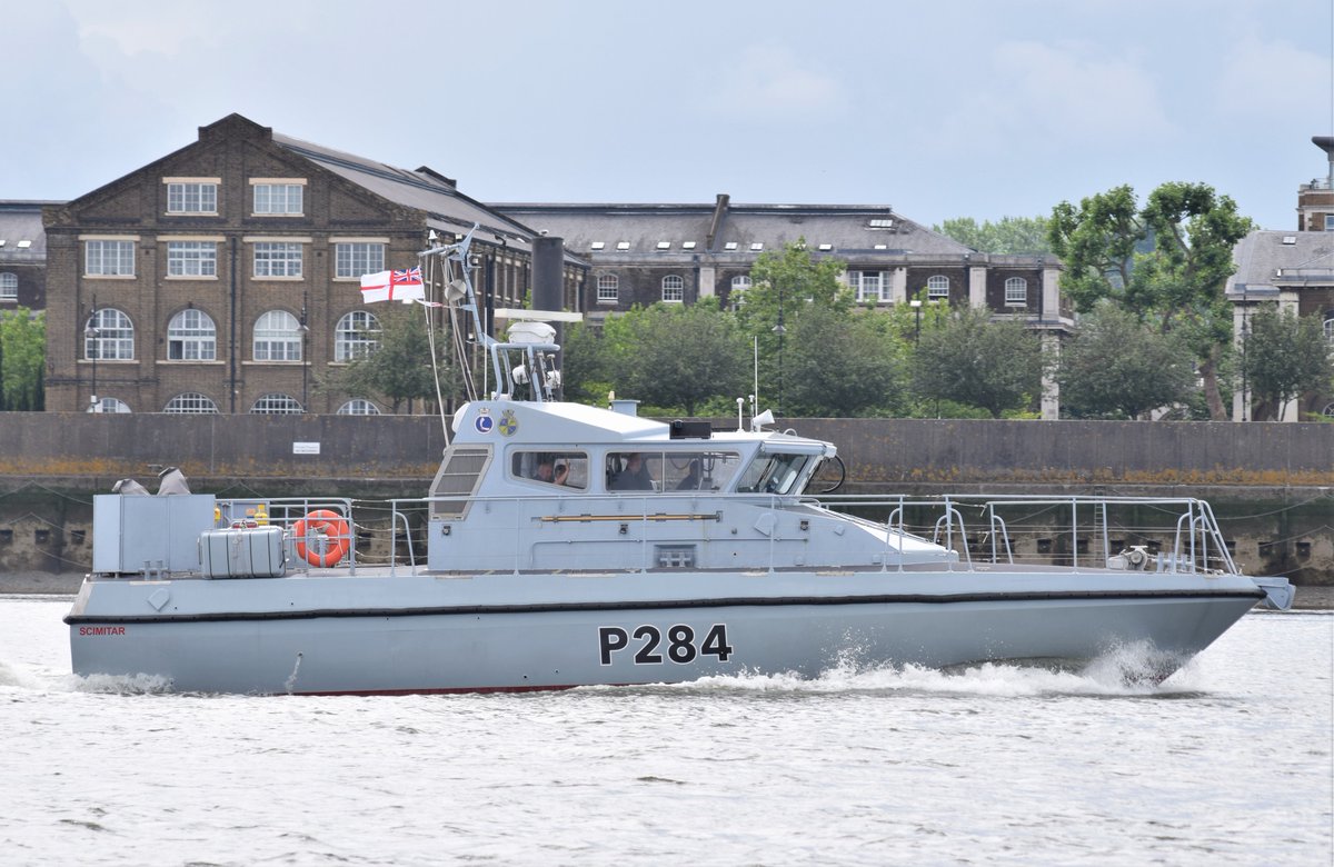 AJBC_1's tweet photo. A first of class visit (?) to the #Thames and #London for #RoyalNavy's @HmsScimitar #P284 & @HmsSabre #P285 Lifespan Patrol Vessels of the Coastal Forces Squadron - heading to @HMSPresidentRNR #dlr_blog
#LPV #CoastalForces #CFS #RN
@LondonPortAuth @NavyLookout https://t.co/vi2KYAbkZ3