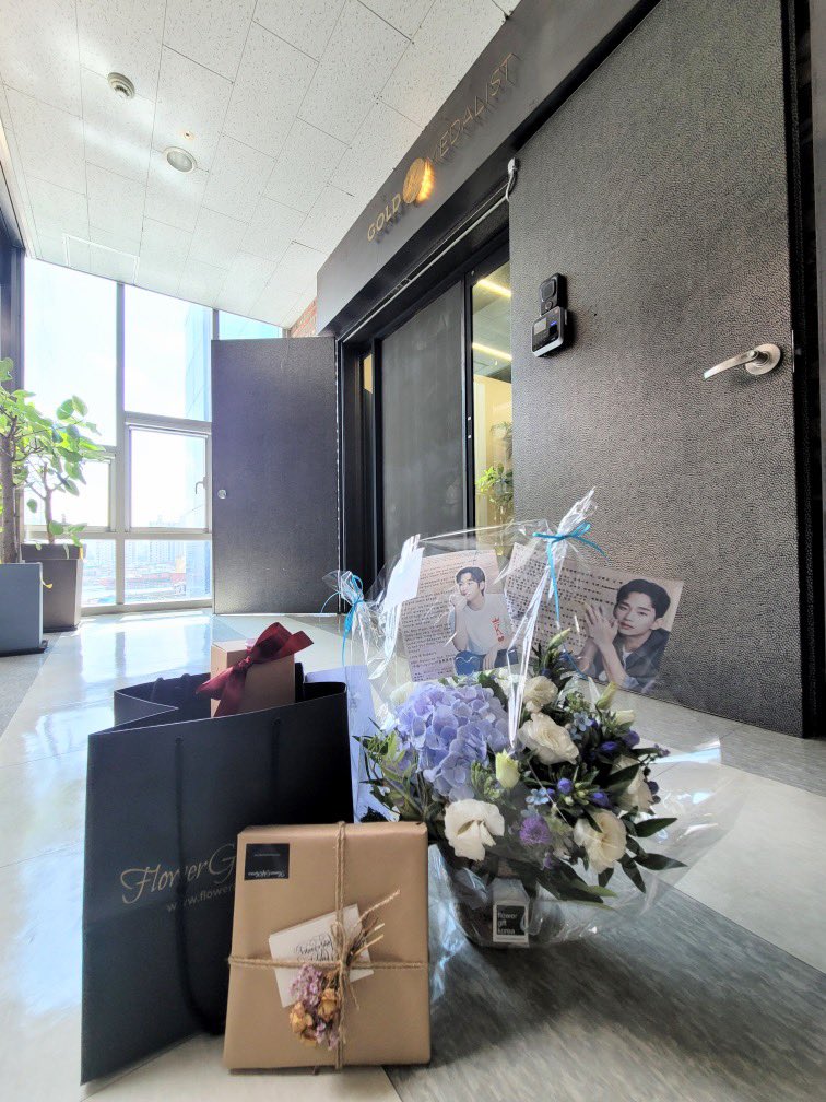 flowergiftkorea's tweet photo. Happy 14th Debut Anniversary💖 Kim Soo Hyun
Your #chiness fans will always support you💕💕💕
#koreanactor #seoul #flower #yangjae #koreatravel #flowerskorea #koreaflowers #koreaflowerdelivery #seoulflowerdelivery #ilovekorea #flowergiftkorea #seoulflorist #china #texas https://t.co/XNy48wHJ7C