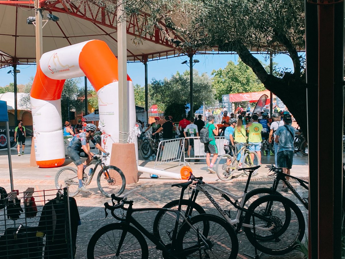 pcdonbenito's tweet photo. El pasado 25/07 nos desplazamos hasta Jerez de los Caballeros, para prestar servicio en ‘Open España BTT’ organizado por el Club Ciclista 🚴🏼‍♀️🚴🏻🌳.

Organizando un gran preventivo en el cual nuestra Agrupación se ha encargado de las telecomunicaciones 📻🎙📡. https://t.co/F5d9Kjp3hY