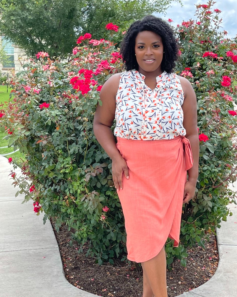 stitchfix's tweet photo. Taking the hint from #StitchFixStylist Courtney and running to our Mid-Length Faves Shop STAT https://t.co/j07R8NJULa