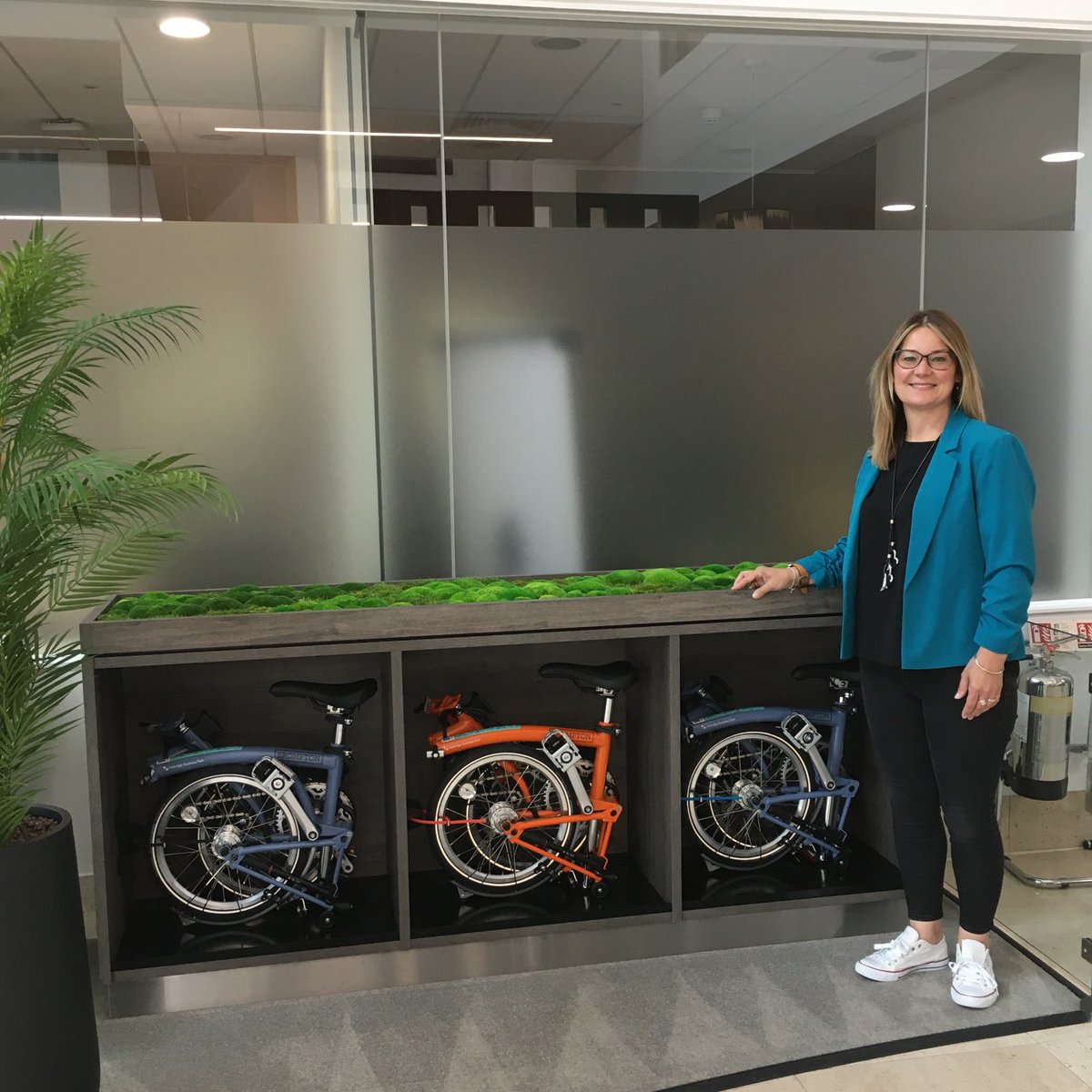 Donna, from our front-of-house team, poses with our amazing folding bikes.

These are available free of charge to all of our customers. 🚴 

#fitness #uxbridge #bike