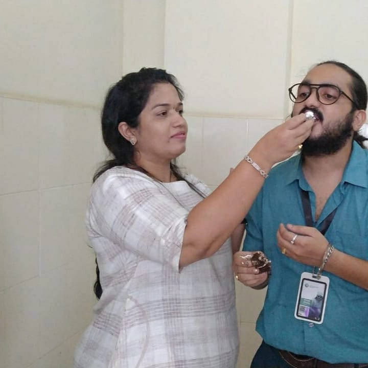 PritiSatam's tweet photo. वाढदिवसाच्या हार्दिक शुभेच्छा गोलू 
      माझ्या लहान भावाप्रमाणे असणाऱ्या *विरेश शुक्ला* याच्या वाढदिवसानिमित्त  कार्यकर्त्यांच्या उपस्थितीत केक कापून वाढदिवस साजरा केला व पुढील वाटचालीस शुभेच्छा दिल्या!!

आपली नगरसेविका
प्रिती सातम
वार्ड 52 भाजपा https://t.co/IbTYsCejsf
