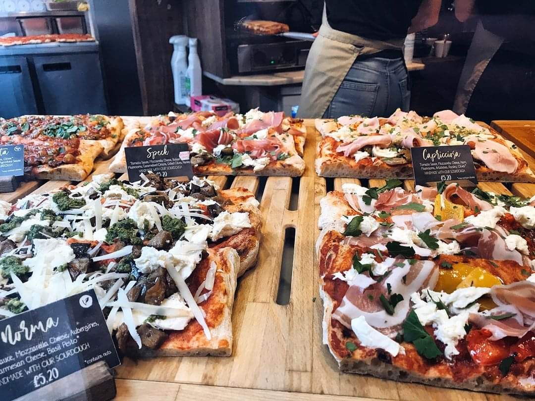AromiCambridge's tweet photo. It's pizza time! #perfectslice #3daysfermentation #cambridgeuk
@lydia__eats https://t.co/GpaskDxq28