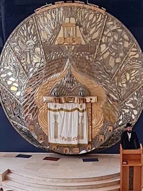 BluegrassRabbi's tweet photo. Honored to address my students in the Grand synagogue in Tel Aviv!
The beauty of the sanctuary is only matched by the beauty of the Holy Land!
#HomelandTour #ClubuouseBirthright https://t.co/HHttWanoQI