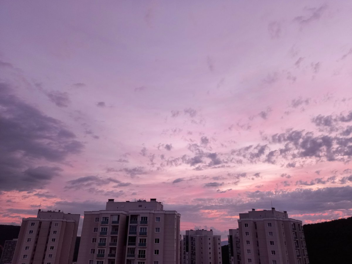 SaniZ_'s tweet photo. Start your day with a look at sunrise! 

#nature #NaturePhotography #photography #photooftheday #sky実録 #coffee #fun #Enjoy https://t.co/pH7Nb50YId