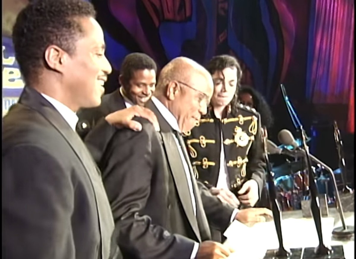 Venusg07Giusy's tweet photo. #MichaelJackson and the #Jacksons5
The Jackson5 acceptance speech at the1997 Rock & Roll Hall of Fame Induction Ceremony with Berry Gordy
for those who have forgotten and for those who want us to forget
#MediaFactoryNews #Media #TheBestStory #BluTicks
https://t.co/tFwEdeNNCe https://t.co/XpL8uAr5s1