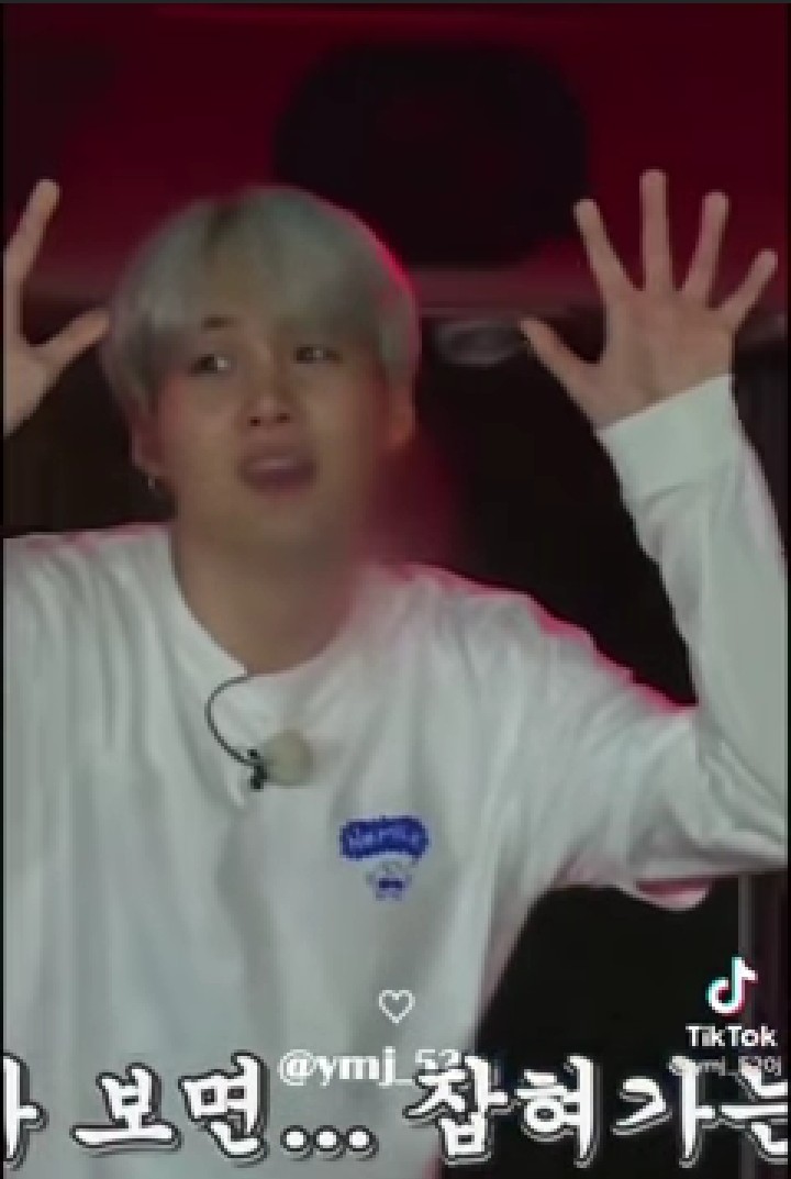 LorenaChable4's tweet photo. @luvesun @BTS_twt #suga #bbmiedoso esa carita haaaa 😍😍 https://t.co/PaXsJjvHtY