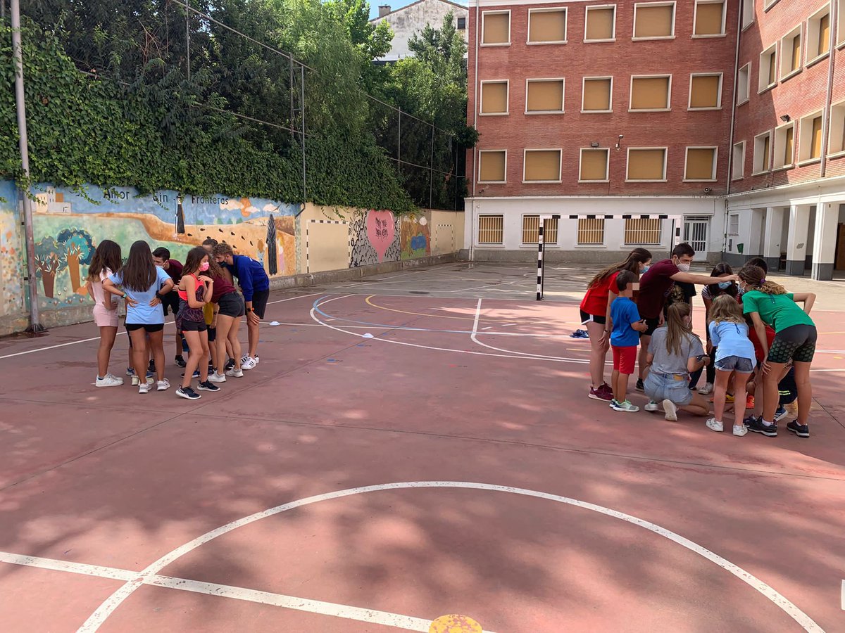 CVRasal's tweet photo. Hola familia!! Ayer comenzó la última semana de nuestro campamento urbano. 
¡Que pena que se acabe!😢
Pero aún nos queda 3 días y vamos a pasárnoslo en grande!! 😃😊👏🏼

#CVR #CVRasal #Rasal #RASAL2021 https://t.co/0si8P4X8gx