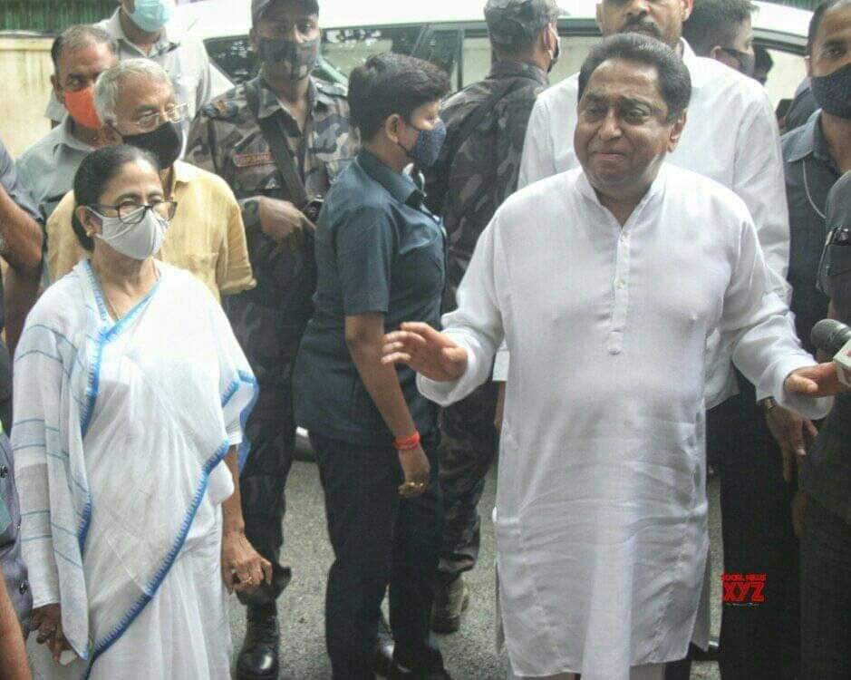 INCMP's tweet photo. मध्यप्रदेश के पूर्व मुख्यमंत्री कमलनाथ जी और पश्चिम बंगाल की मुख्यमंत्री ममता बनर्जी जी के बीच आज दिल्ली में सौहार्द भेंट हुई जिसमें देश के विभिन्न महत्वपूर्ण विषयों पर चर्चा की गई। https://t.co/KjLl4whvdo