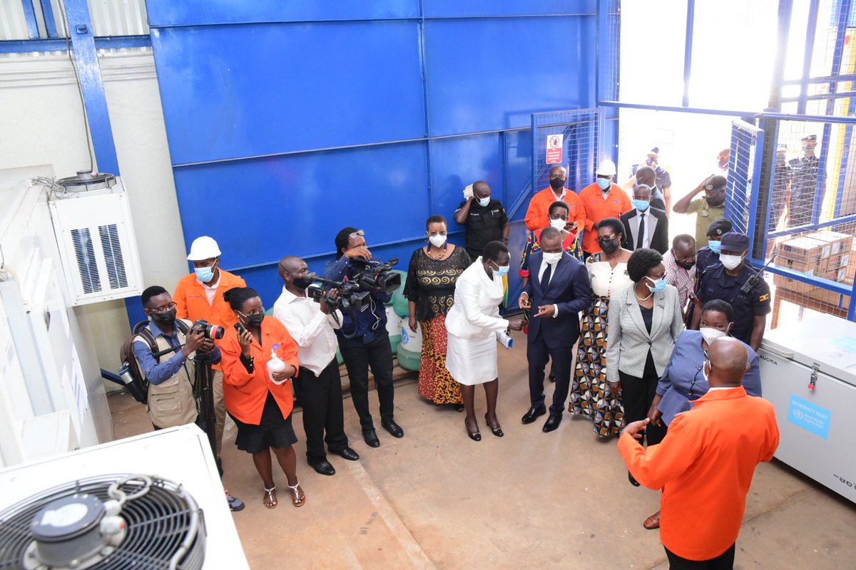MinofHealthUG's tweet photo. The @MinofHealthUG received a donation of PPE and various equipment from the Govt of France 🇫🇷 to boost the ongoing response to thenCOVID-19 resurgence. The donation was received by the Rt. Hon. @RobinahNabbanja at @nmsuganda, this afternoon. https://t.co/aV4FSH15T1