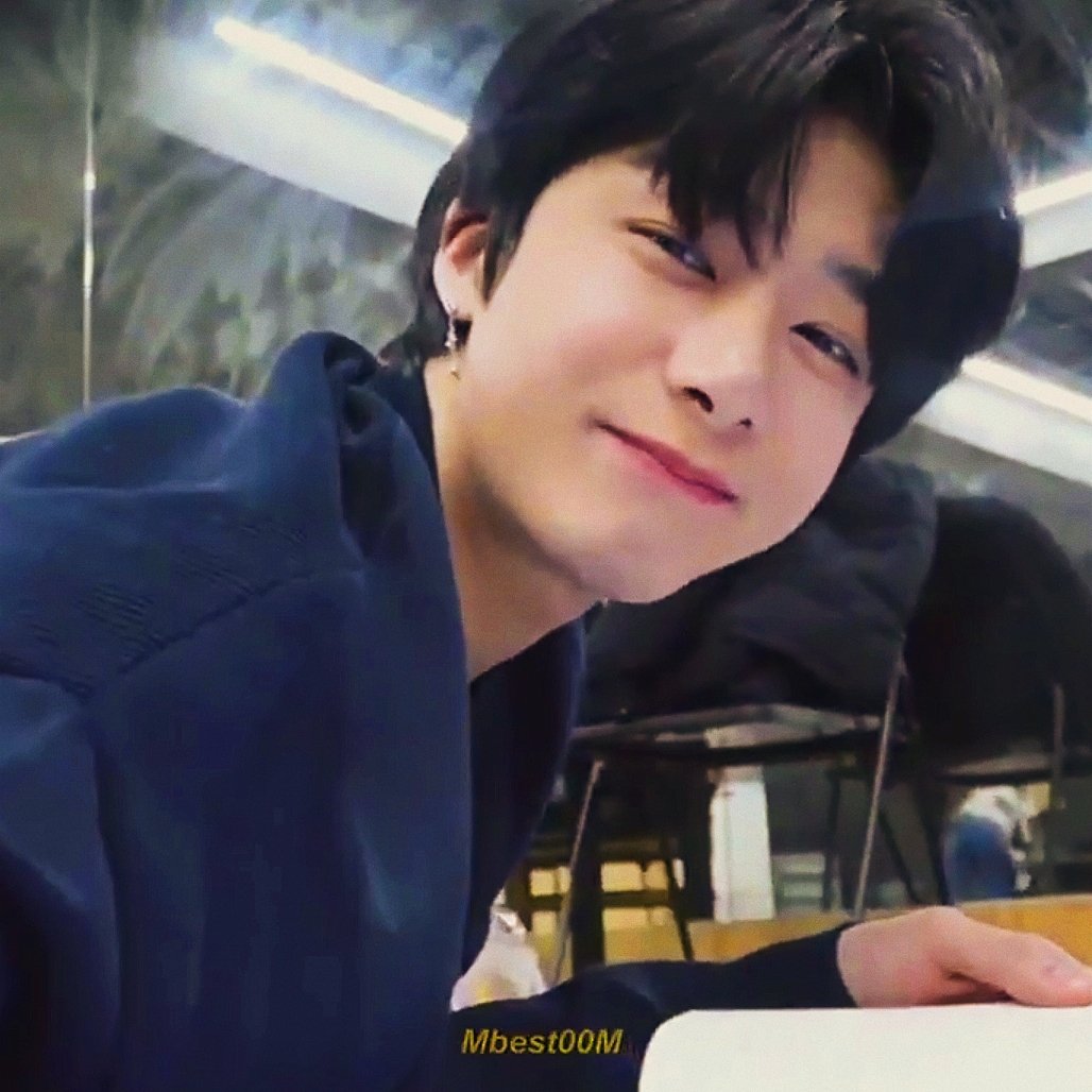 HyungwonThings's tweet image. pov: you're lay next to him while he read