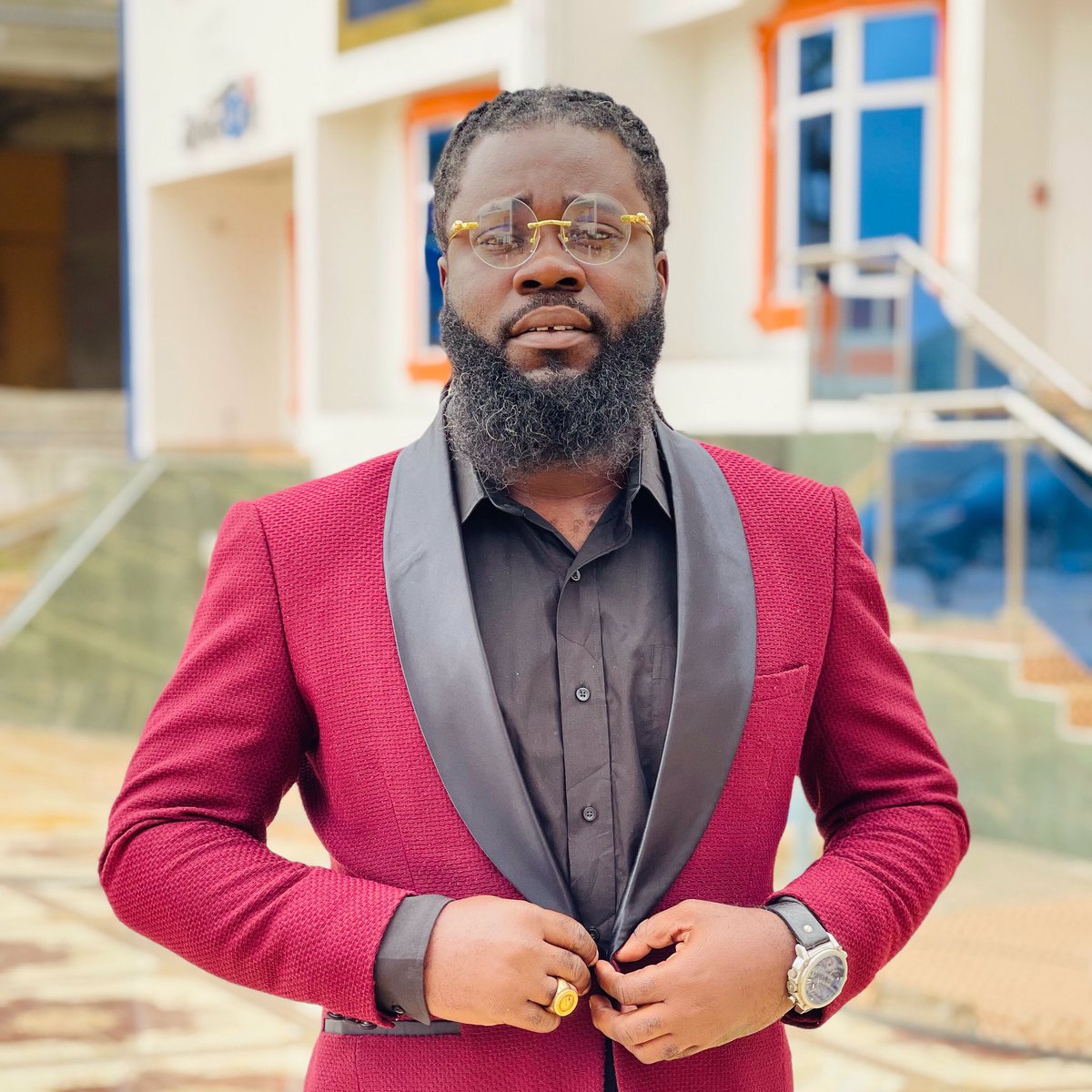 yaw_grey's tweet photo. Big boy or Big man ? https://t.co/fRW0mJUlNx