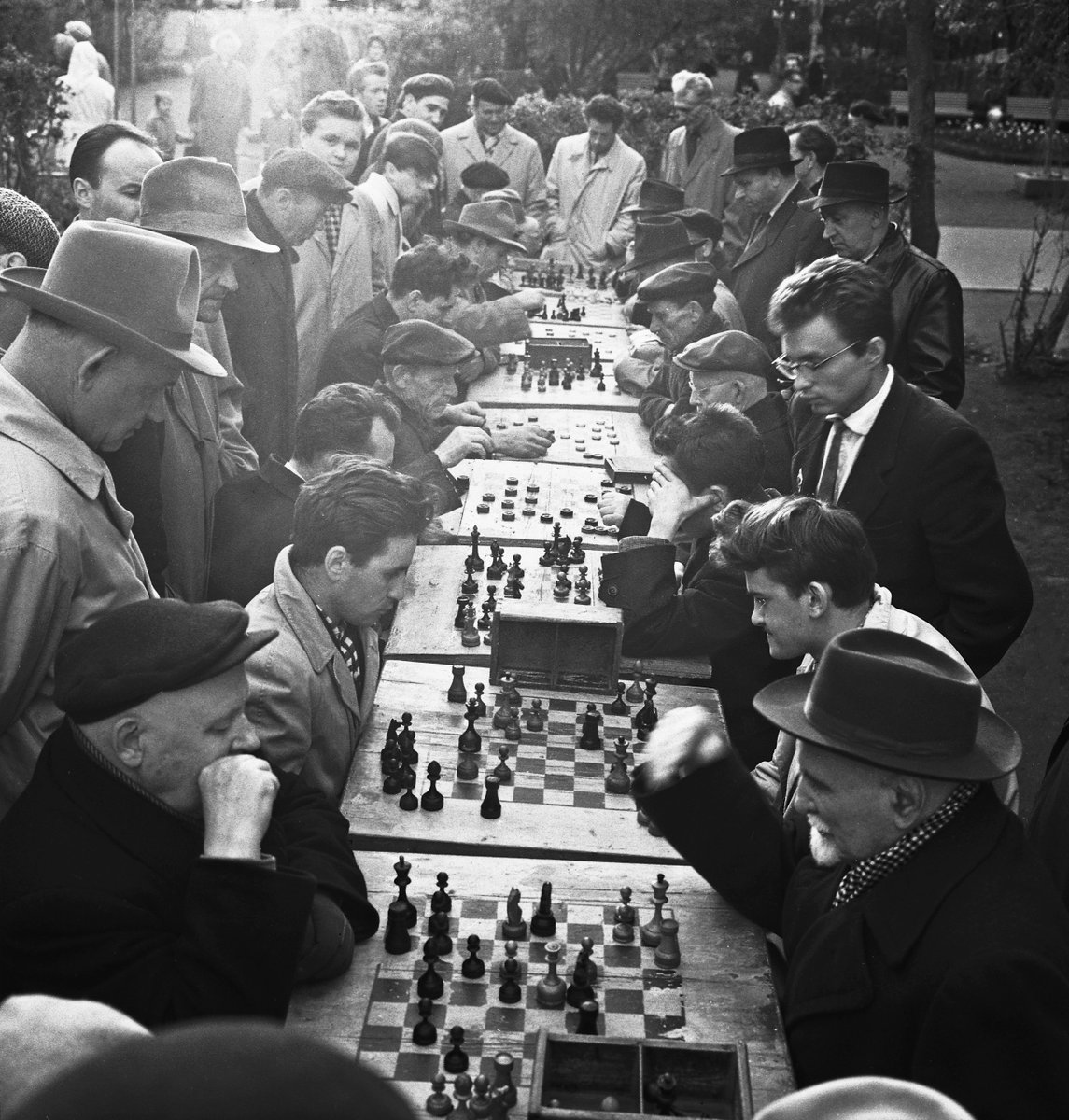 moscowgov's tweet photo. Waiting for a queen's gambit in Sokolniki.
Just a chess tournament in 1959 ♟
#OldMoscow #Moscow https://t.co/lTDFEtfr9o