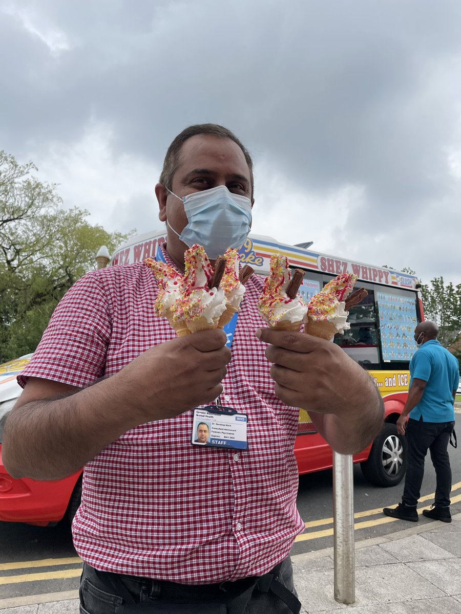 NurseKTasker's tweet photo. 🍦Ice creams all round today today at CAMHS at Junction 17 &amp; The Gardener Unit🍦Just to say thank you to all our hard working staff. The sun even made an appearance ☀️#CAMHS https://t.co/IdEEUBfT3j