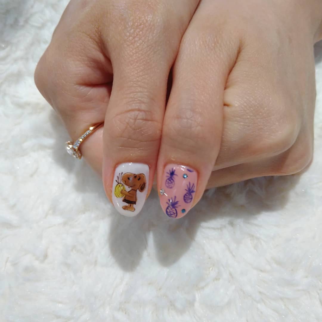 Erie S Nerd Nails お客様ネイル 日焼けスヌーピーも可愛い あと閉店しちゃったハワイのお店のパイナップル ありがとうございました ネイル 痛ネイル キャラネイル ネイルアート アート 模写 スヌーピー スヌーピーネイル 日焼けスヌーピー