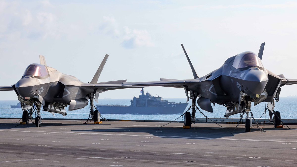 MightyWar3's tweet photo. Foto foto dimana Carrier Strike Group 21 milik Royal Navy melakukan perlayaran & latihan bersama dengan Angkatan Laut Republik Singapura yang di isi RSS Intrepid, RSS Unity dan RSS Resolution.
Sumber :
https://t.co/S9OwB9Z2fz
#updateberita #updatemiliter #updateinformasi https://t.co/NuR13XrITu