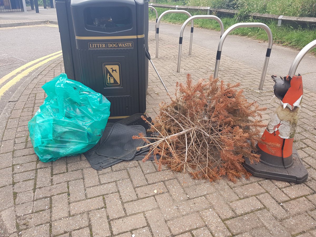 #muckymerton @Merton_Council @VeoliaUK 15 minute clear up of Regent Place (public section).