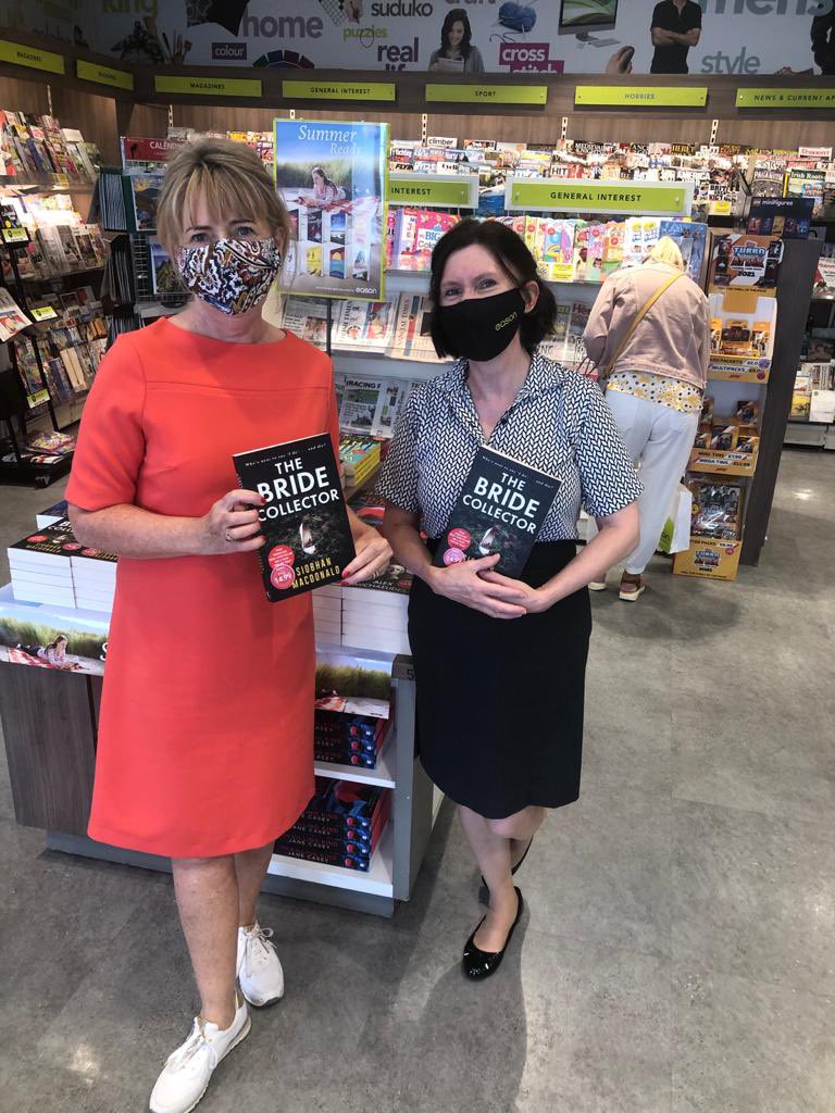 SiobhanMMacD's tweet photo. Having quite the day in Dublin, signing more copies of #TheBrideCollector and meeting more sunny booksellers. Shout-outs to Caron and Andrew in @easons, Brian in @DubrayBooks and Enda in @Hodges_Figgis. https://t.co/xEgI0IYgv0