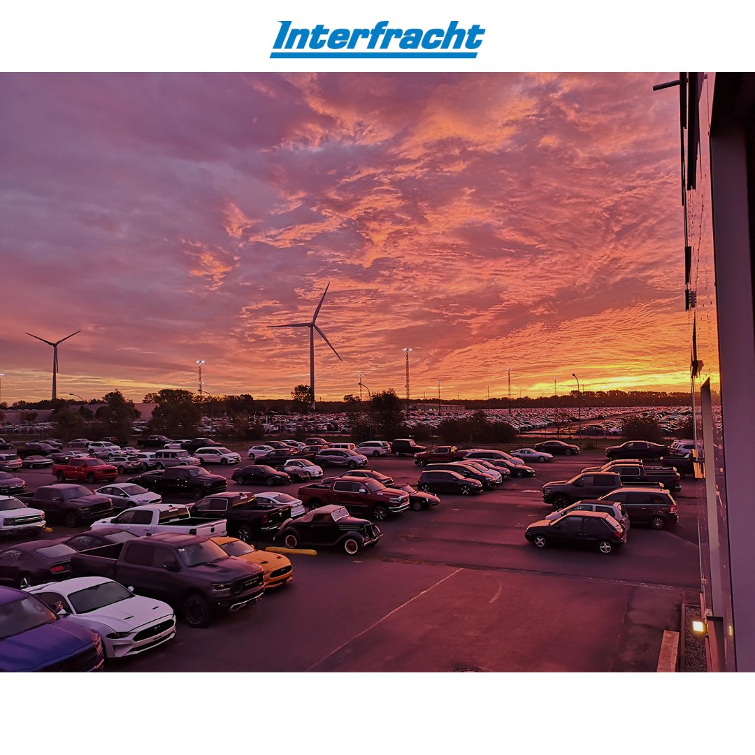 Interfracht's tweet photo. Sonnenaufgang ist und bleibt für immer unsere Lieblingsfarbe! 🌅 Neben (Interfracht-)Blau natürlich 😏

Bist du Team #sunrise oder Team #sunset? 😍 https://t.co/B6VuIZgg7x