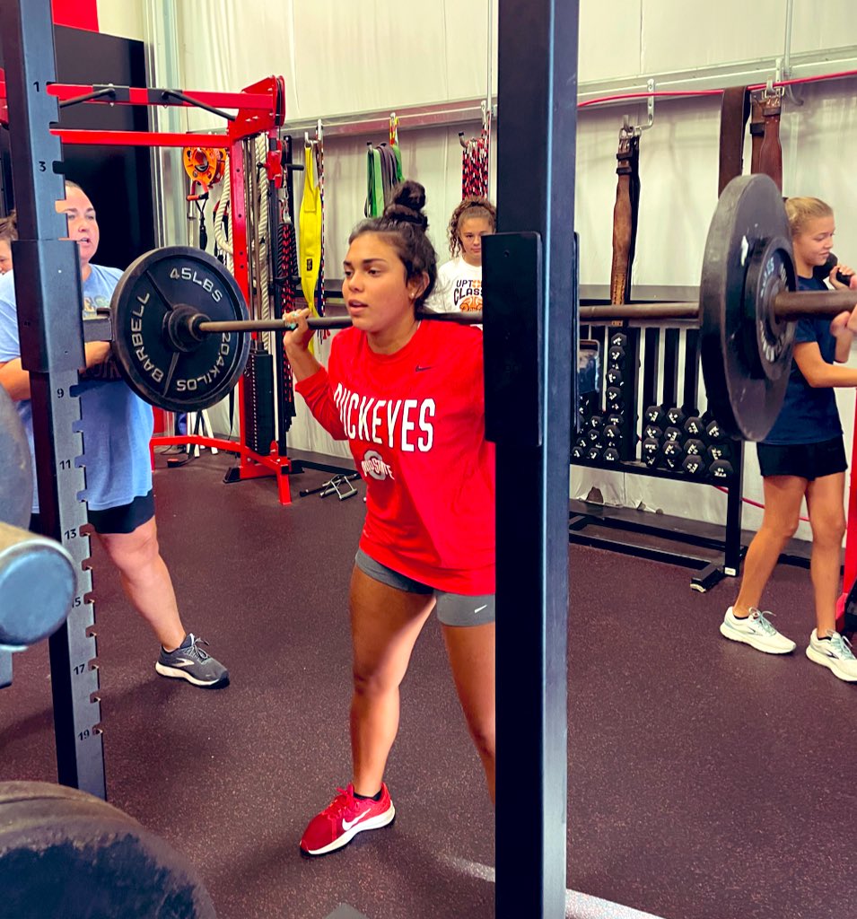 ThornsleyCrys's tweet photo. Cara pulling a huge 155lbs today❤️💪🏻🖤💪🏻 #backwithavengance @chstigersball @CHSTigerVBall https://t.co/RGMwgvjiYp