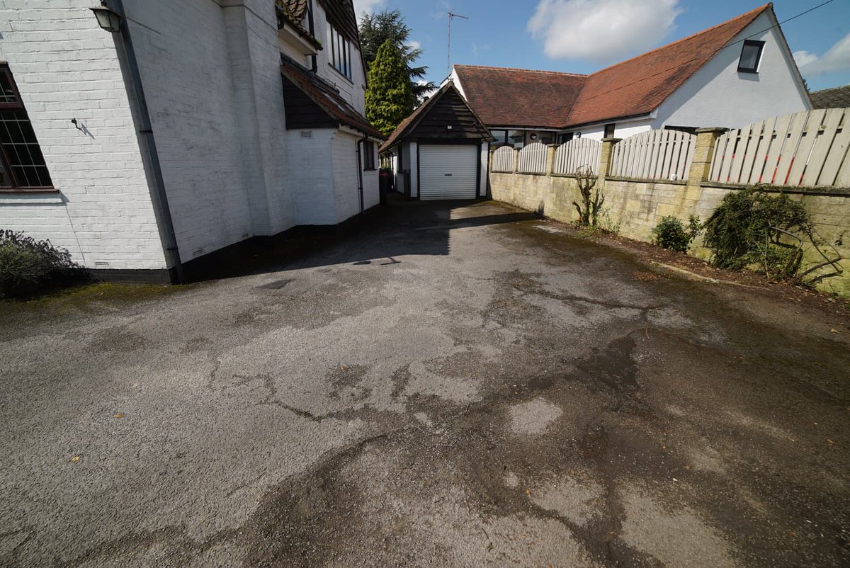 SublimeResin's tweet photo. Want to know a bit more about how a resin driveway is made?
Read our case study and see some of the stages that went into this complete transformation
https://t.co/Ic4ULMJ24f https://t.co/ZoOVyboreI