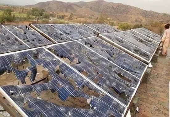 ソーラーパネルは雹に弱い？雹が降った後の光景がこれ！