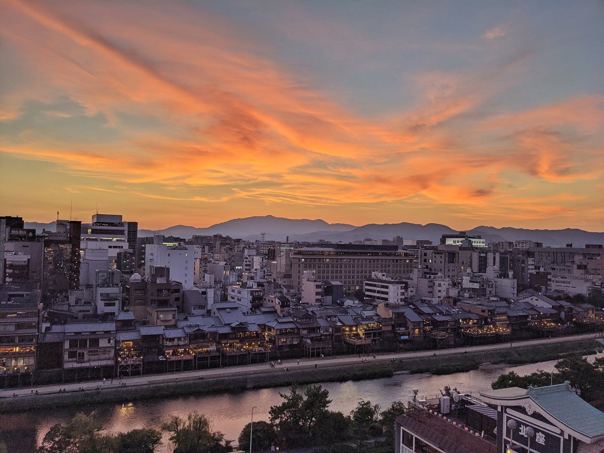 Kyoto Summer Sunset 🌅
#kyotocafe #jamjarloungeandinn