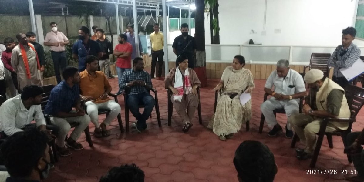 jd_patel214's tweet photo. धन्यवाद पूर्व मंत्री दीदी @ChitnisArchana जी व पंधाना विधायक @RamDangoreBJP जी धन्यवाद खँडवा प्रभारी मंत्री दीदी @ushathakurji आप सतत खँडवा व झिरनिया माइक्रो उद्धवन सिंचाई परियोजनाओं के लिए संघर्षरत है,,,साधुवाद आपके अथक प्रयास से खँडवा क्षेत्र के 162 गाँव मे नहर आएगी
#नहर_सैनिक https://t.co/zJjQ6nVR1I