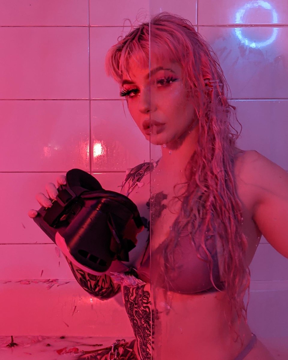 Final_Jpeg's tweet photo. Finally releasing these shots I’ve taken with @Rope_kitten_  // we went neon electric VR  Hentai 🔥 https://t.co/Zo3eHOp5hG