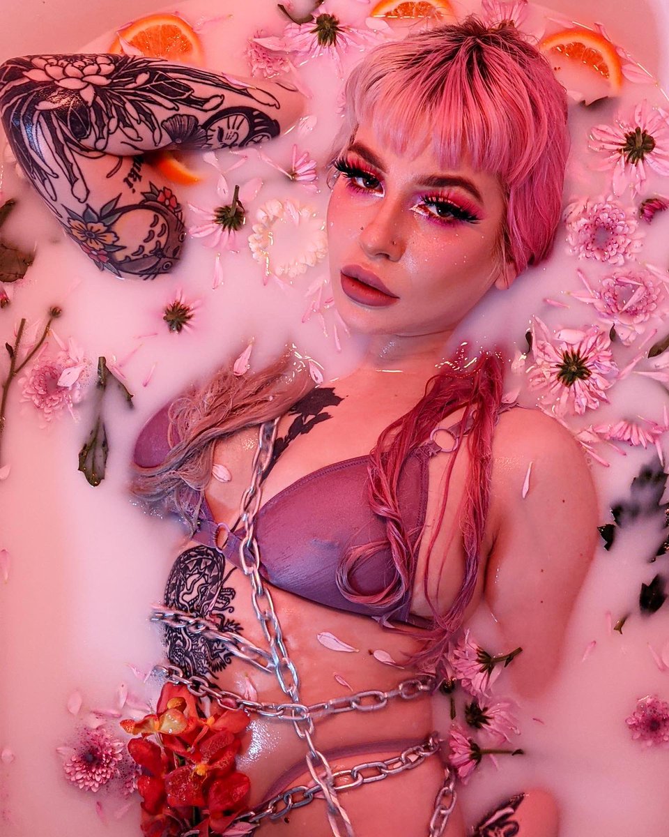 Final_Jpeg's tweet photo. Finally releasing these shots I’ve taken with @Rope_kitten_  // we went neon electric VR  Hentai 🔥 https://t.co/Zo3eHOp5hG