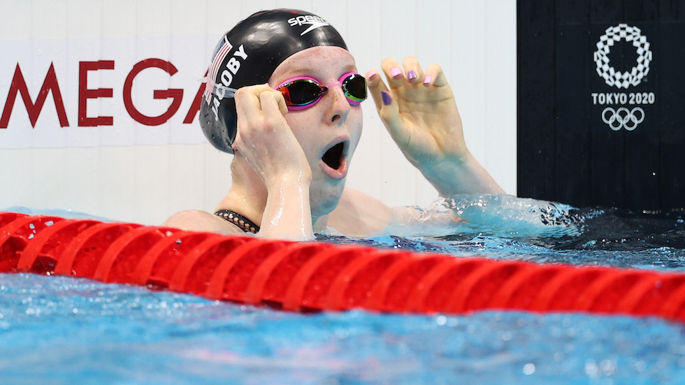 WATCH: Alaska teen Lydia Jacoby wins gold in 100m breaststroke, video shows hometown erupting in cheers over unexpected win hill.cm/U027wvh