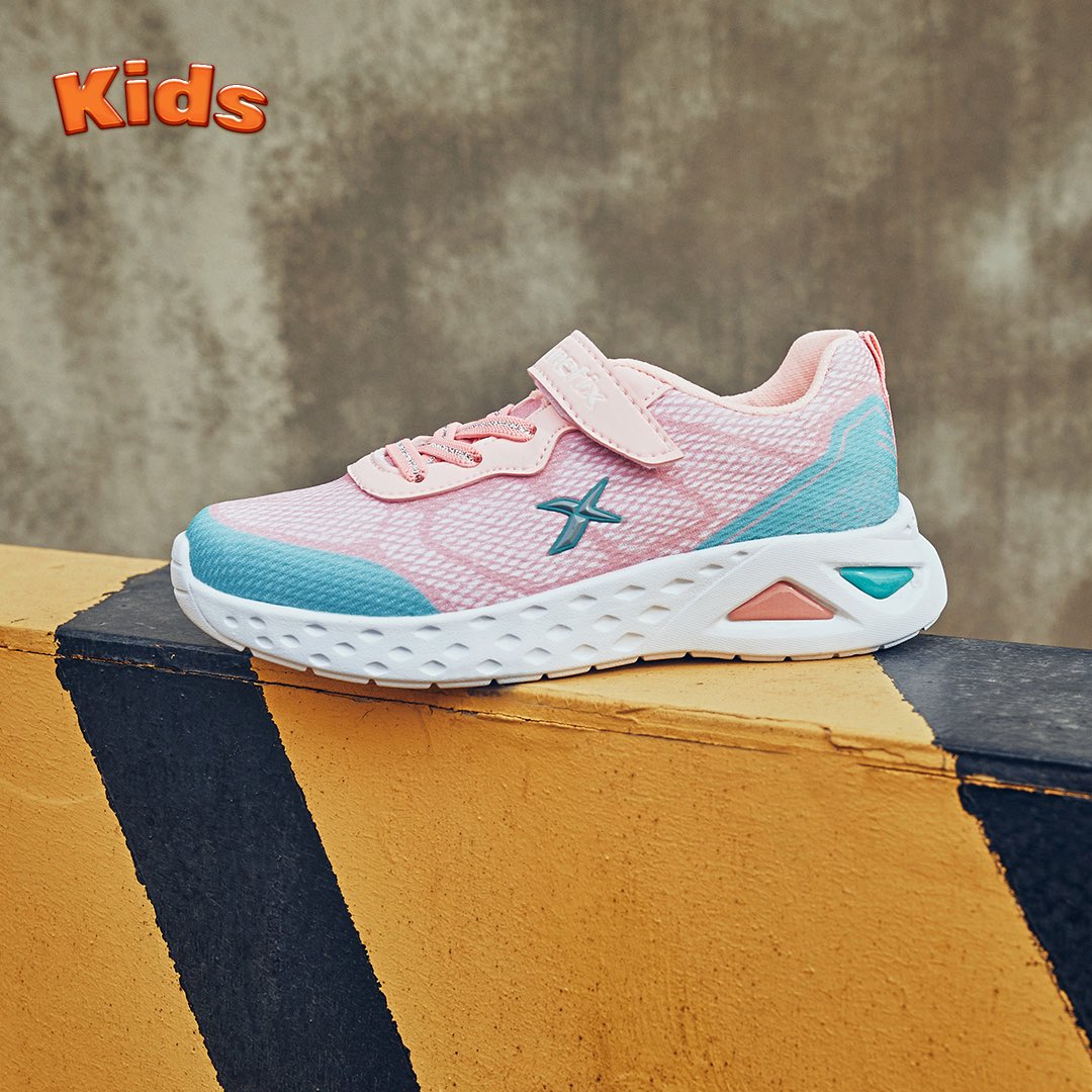 Küçük prensesiniz unicorn renklerinden oluşan bu Kinetix’i ayağından çıkarmayacak. Kesin.
bit.ly/3tj71i2

RAIN
Numara Aralığı: 31-35
Model Kod: 100786367

#Kinetix