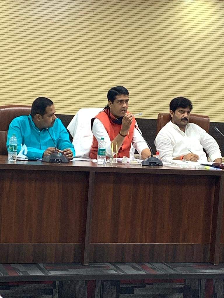 firojalam36's tweet photo. आज 8 दिवसीय दौरे के प्रथम दिन वाराणसी में कांग्रेस एमएलसी श्री @DeepakSinghINC जी।
काशी विश्वनाथ का दर्शन करने के बाद वाराणसी जिले के डीएम, मुख्य विकास अधिकारी, एसपी स��ित जिले के अन्य अधिकारियों के साथ मीटिंग करते समिति के सभापति श्री दीपक सिंह जी और समिति के सम्मानित सदस्य। https://t.co/3SKDHHuqGo