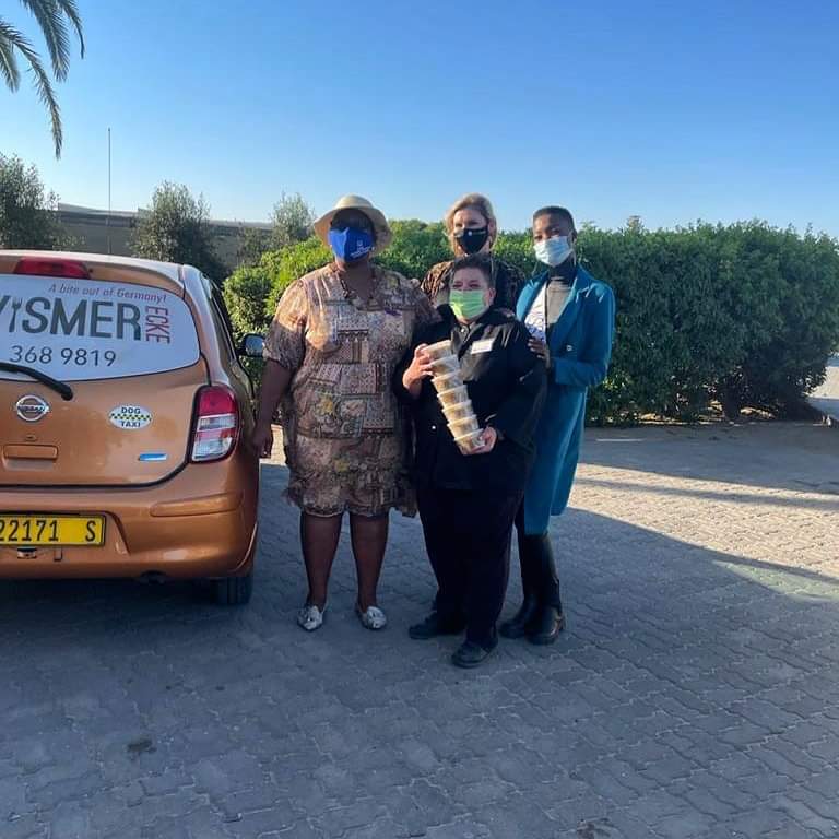 missnamibia2026's tweet photo. Miss Namibia 2021 Chelsi Shikongo accompanied Michelle McLean and the Mayor of Swakopmund to donate and give food to the people of DRC in Swakopmund who lost their homes to a fire in the informal settlement DRC in Swakopmund.

#missnamibia2021 https://t.co/tmDcfBIatO
