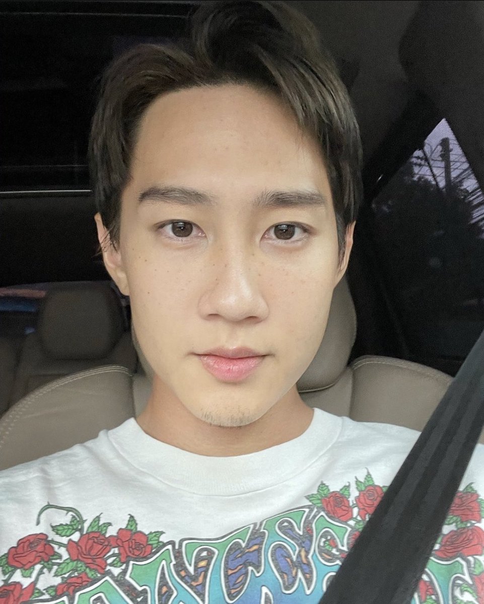 CCaptainstories's tweet photo. ccaptainch ig (repost) : 🤓🤓🤓

มีเคราน้อยๆ 😶‍🌫️ #CAPTAINchonlathorn https://t.co/1jNTXjczy9