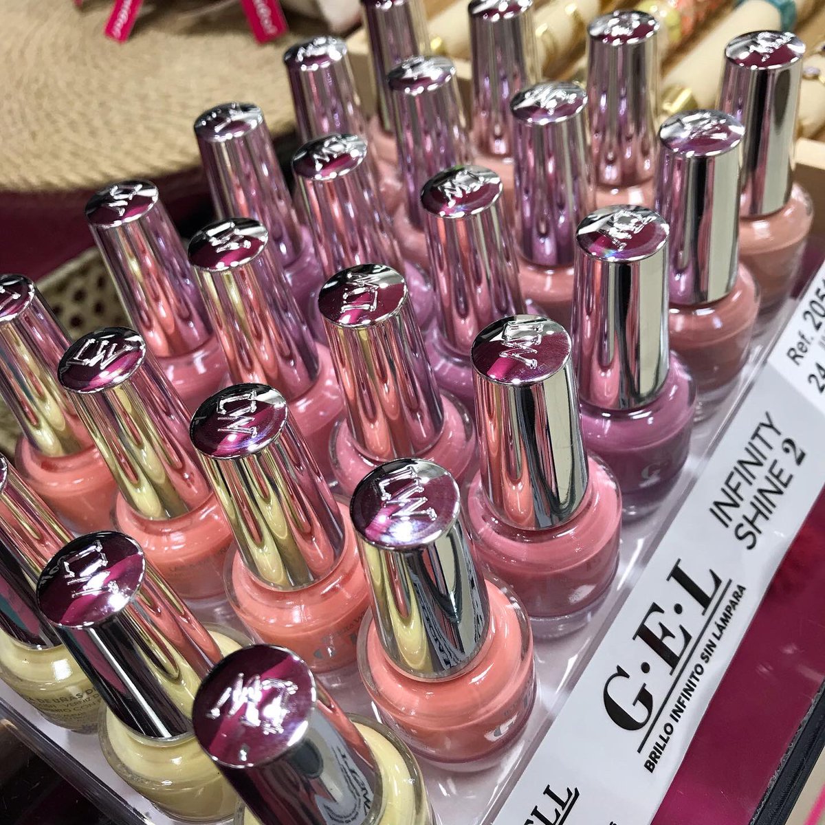 QBoniCo's tweet photo. Reposición de pintauñas 💅🏼💅🏼💅🏼
Ya sabéis, efecto gel sin lámpara a muy buen precio ¡¡ y los colores chulísimos !! ¿con cuál os quedáis?
#pintauñas #efectogel #coloresdeverano #verano #qbonico #manchareal https://t.co/8Peo3GWseL