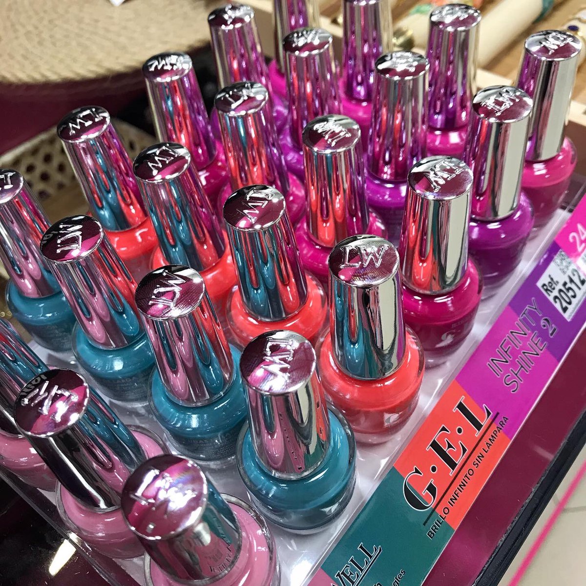 QBoniCo's tweet photo. Reposición de pintauñas 💅🏼💅🏼💅🏼
Ya sabéis, efecto gel sin lámpara a muy buen precio ¡¡ y los colores chulísimos !! ¿con cuál os quedáis?
#pintauñas #efectogel #coloresdeverano #verano #qbonico #manchareal https://t.co/8Peo3GWseL