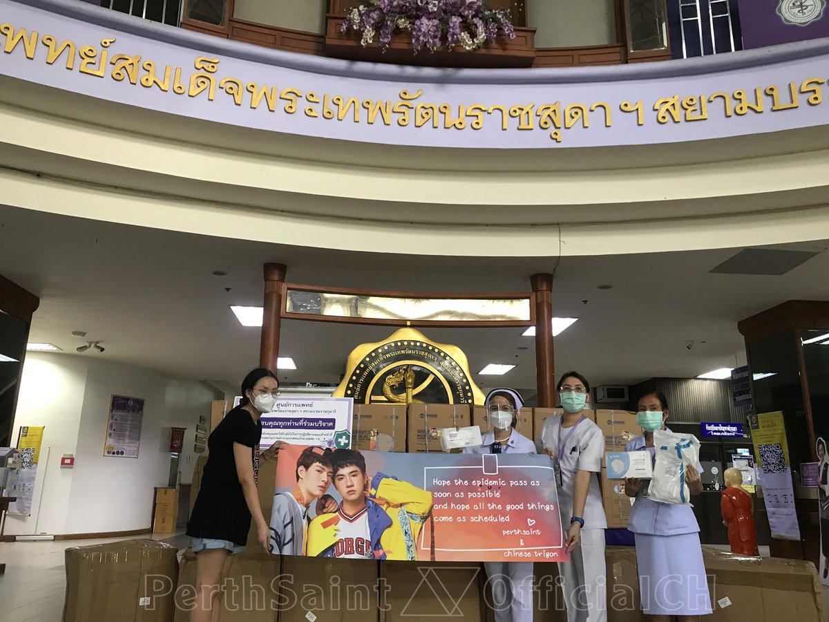 PerthsaintC's tweet photo. 🖤 ​​Hope all good things can come as schedule❤️

Chinese TRIGON donated 12,625 N95 masks and 315 sets of PPE to Maha Chakri Sirindhorn Ophthalmology Centre ศูนย์ดวงตาพระเทพรัตนราชสุ for COVID-19. 

Fight together, Come and gather. 

#PerthSaintSation
#PerthSaint_OfficialCH https://t.co/4AwHfF52Wf