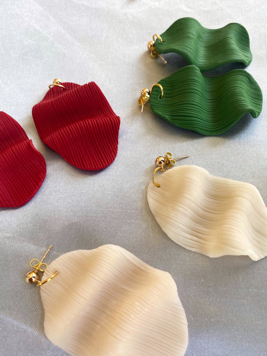 deardeche_'s tweet photo. Opening the floor with one of our best sellers. The WAVE set in Translucent, Leaf Green and Red https://t.co/k9X11qZPbj