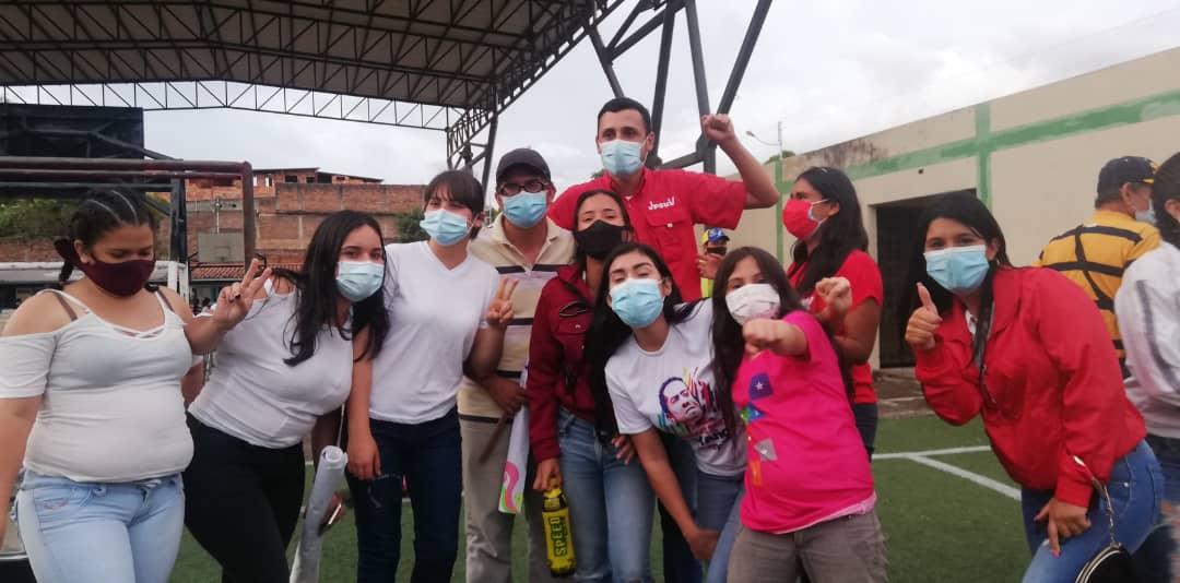 #26jul
La Juventud De Michelena demuestra una vez más la unión, y continuamos trabajando y apoyando al proximo Gobernador del Edo Tachira @freddybernalgobernador
#venceremos
<a href="/JuventudPSUV/">Juventud PSUV</a>
@freddybernalgobernador
<a href="/psuv_tachira/">PsuvMichelenaTachira</a>