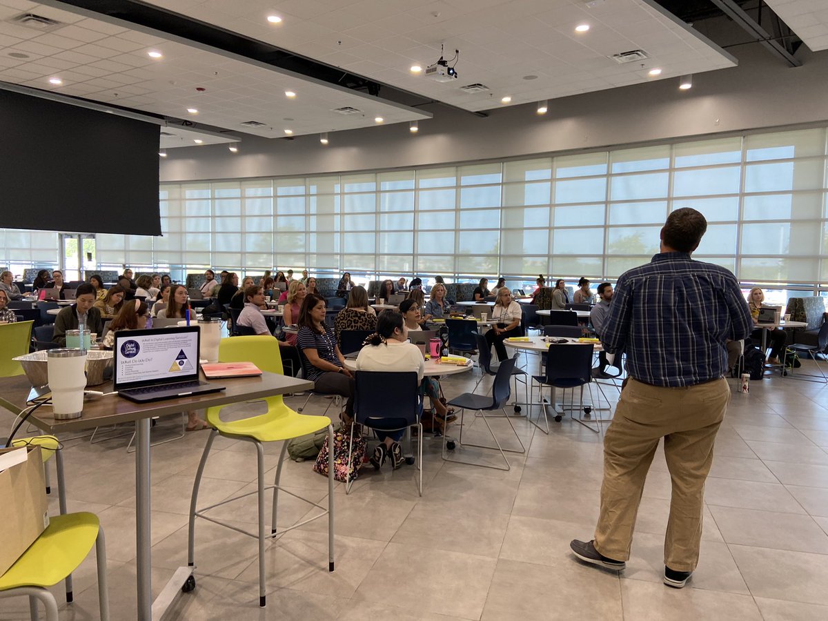 LEISDDigLearn's tweet image. Welcome Week 2021! DL is so excited to be working with the newest members of the @leisd #famiLE @jwisemantech @MJ_teaches @MelHeckman_DLF @E3amandacw