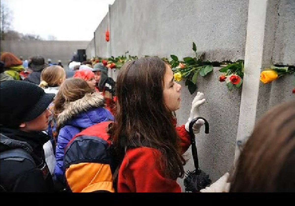 ChelBerlin's tweet photo. Berlin wall https://t.co/WTkuJyFHOT