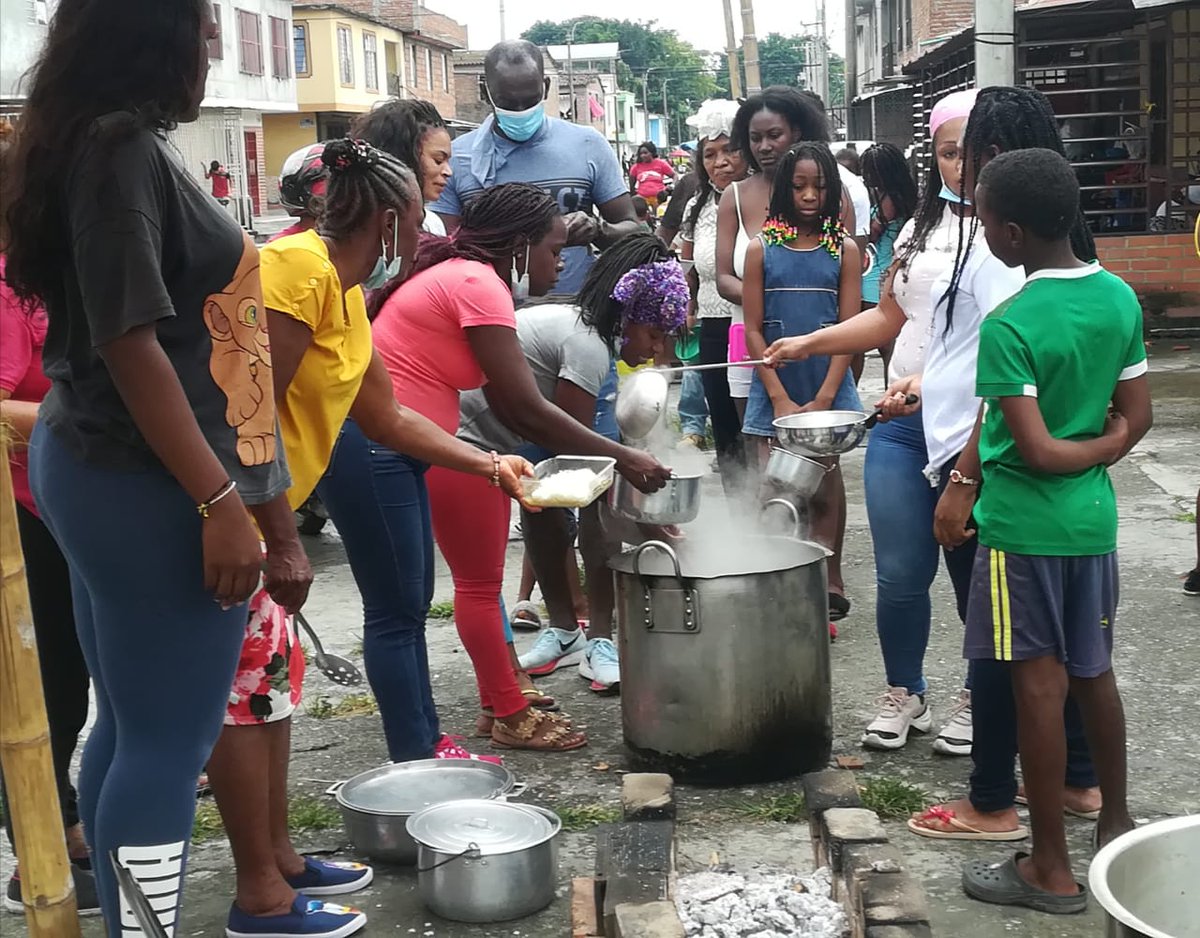 poderpopular28's tweet image. 25Julio dignifiquemos a la mujer afropalmirana @cnoa_afro @lenisoscar1 @AlcaldiaPalmira @IntegracionPal 
Seguiremos aunando esfuerzos entre hombres y mujeres por un territorio digno para la vida.