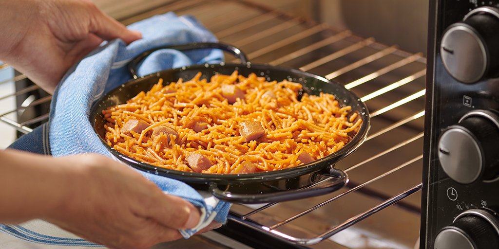 Parece que no es domingo, pero en realidad nos da un poco igual. Ocúpate de elegir un buen vino y un postre que la fideuá la pone Casa Mas, a calentar ¡y a disfrutar!
¿La has probado ya?
#fideua#mediterraneancuisine#foodlovers#mediterraneament