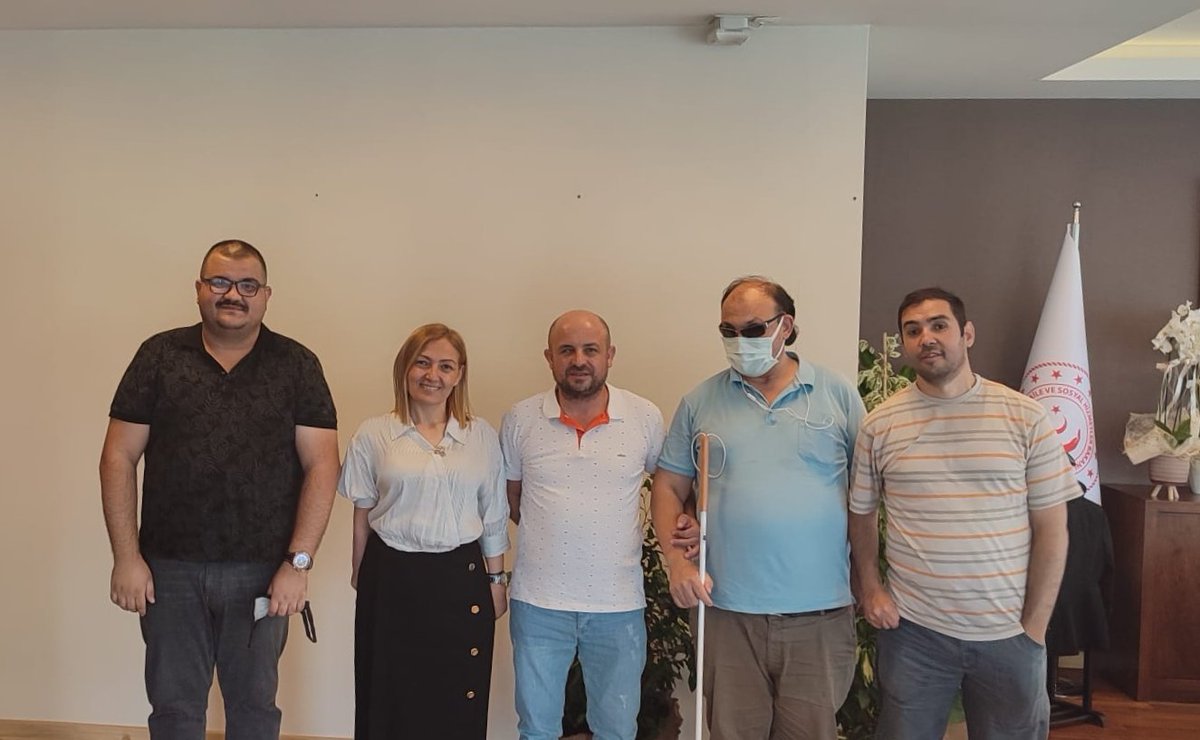 Engelli Hakları Savunucuları Platformu yöneticileri, Aile ve Sosyal Hizmetler Bakan Yardımcısı Fatma Öncü ile görüşme gerçekleştirdi.Görüşmenin olumlu geçtiği, engellilerin istihdamı konusunda somut adımların atılacağı bildirildi. #Engelli10BinİcinBakanlıkta

Engelliler Platformu