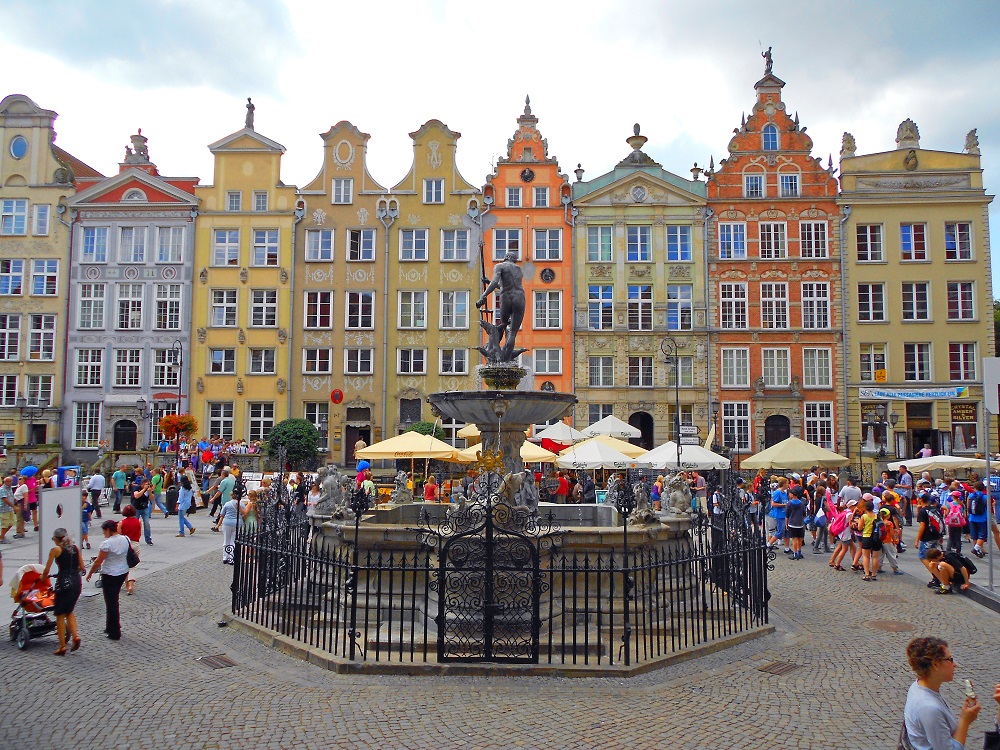 Did you ever in your life see colourful Dutch architecture in Gdansk, Poland? 
#travelmemories #Poland
