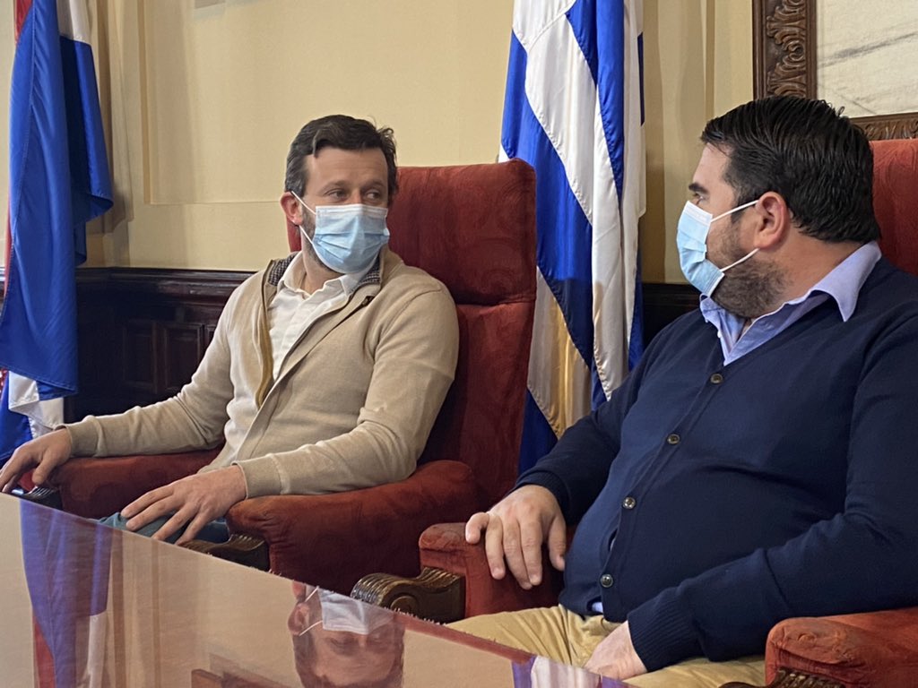 AlvaroDastugue's tweet photo. En Paysandú con mi amigo el Int. @OliveraPdu, conversamos sobre la problemática social y los planes que está desarrollando para dar solución. 

Motiva y alegra mucho el compromiso de Nico por no dejar atrás a ningún habitante del departamento. https://t.co/CZWdbX4QqA
