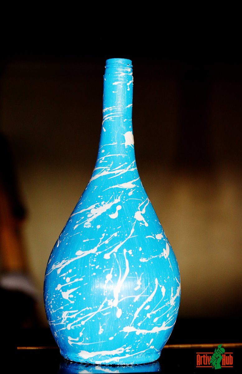 ArtivHub's tweet photo. What a #creative way to #recycle these glass bottles into #decorativeart that you can use to beautify your home or office, instead of exposing them to the #environment reuse/recycle.For #diys and #creativelessons for you and your #kids, come learn with Artiv Creatives on #howto . https://t.co/0zKXA8eZ4o