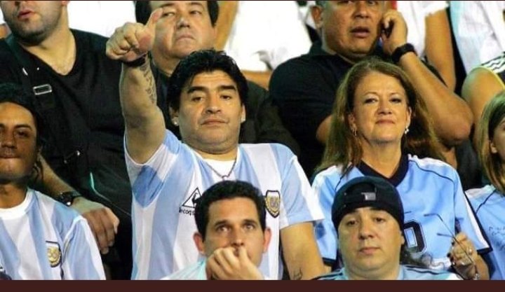 Monica46190899's tweet photo. @AliciaCastroAR @alferdez @CFKArgentina Muy feliz cumple Alicia querida.
Te quiero y admiro💜 https://t.co/NfllEZuprF