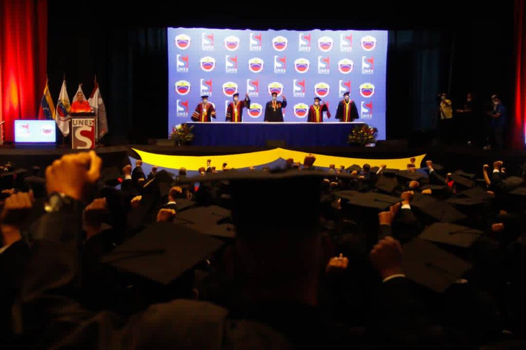 mirelct's tweet photo. #26Julio Con gran orgullo realizamos Acto central de aniversario del MPPSP y Graduación  de los funcionarios en la @AcademiaUNESP,  desde la Academia Militar del Ejército. Felicitaciones a todos Nuestros Funcionarios Penitenciarios.
#VacunarseEsClave 
#10AñosMPPSP
@NicolasMaduro https://t.co/IIQXDJIVHc